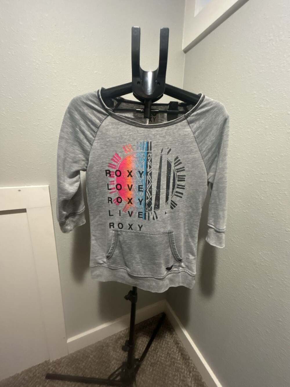Y2K vintage Roxy Graphic Print Pullover Sweatshirt Size Medium Gray